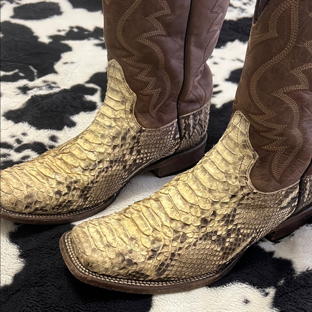 Circle G Brown and Gold Men's Boots - Picture 2 of 7
